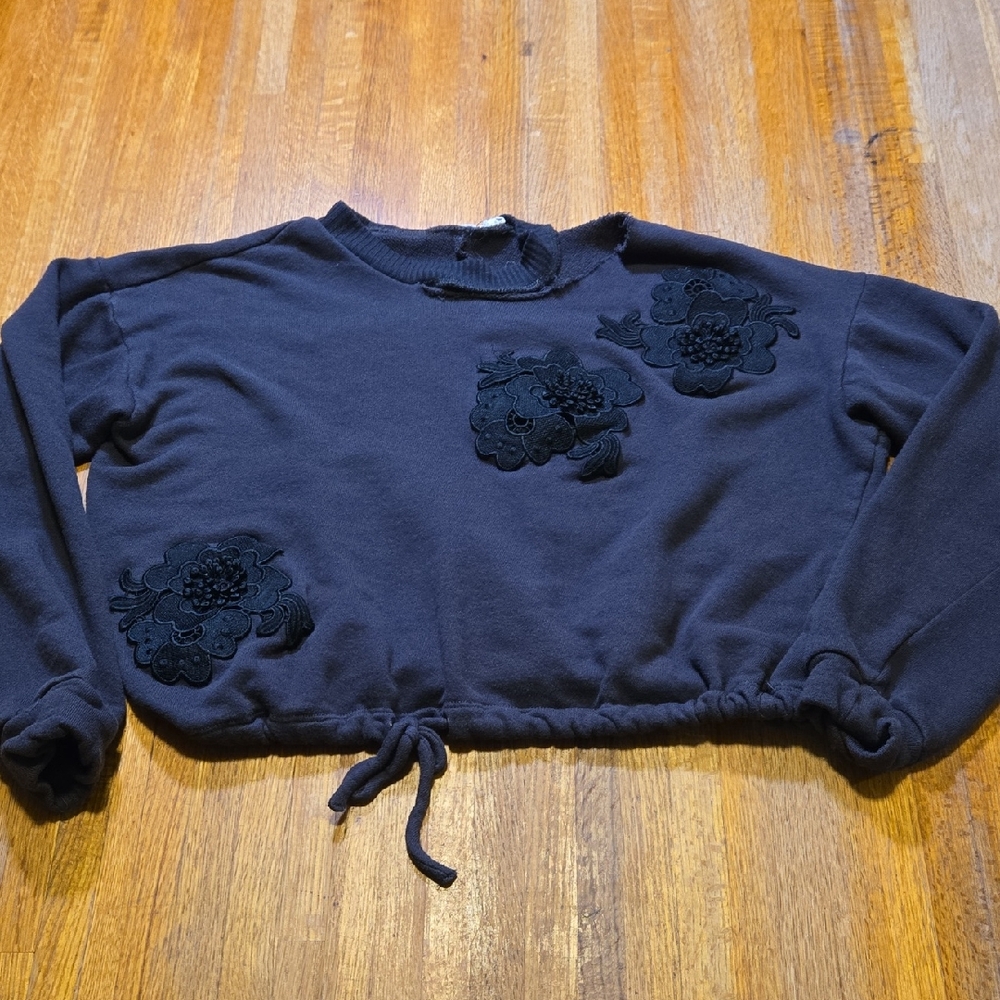 Chloe & Katie Women‎ Small Black Floral Crew Neck Cropped Drawstring Hem Sweater
